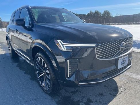 New 2026 Volvo XC90 B6 Plus w/ Protection Package Premier AWD/4WD image 2