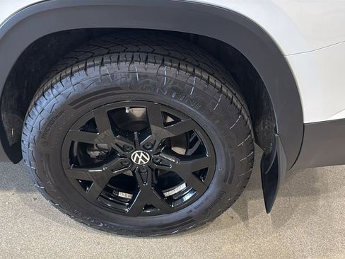 Used 2024 Volkswagen Atlas Peak Edition SEL AWD/4WD image 10