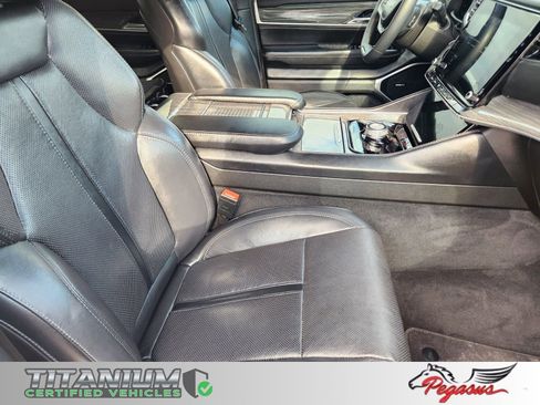 Used 2022 Jeep Wagoneer Series II image 14