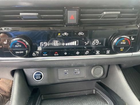 Used 2023 Nissan Rogue SL w/ SL Premium Package FWD image 17