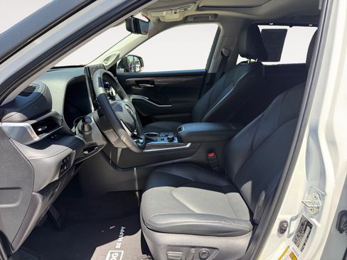 Used 2023 Toyota Highlander Limited AWD/4WD image 10