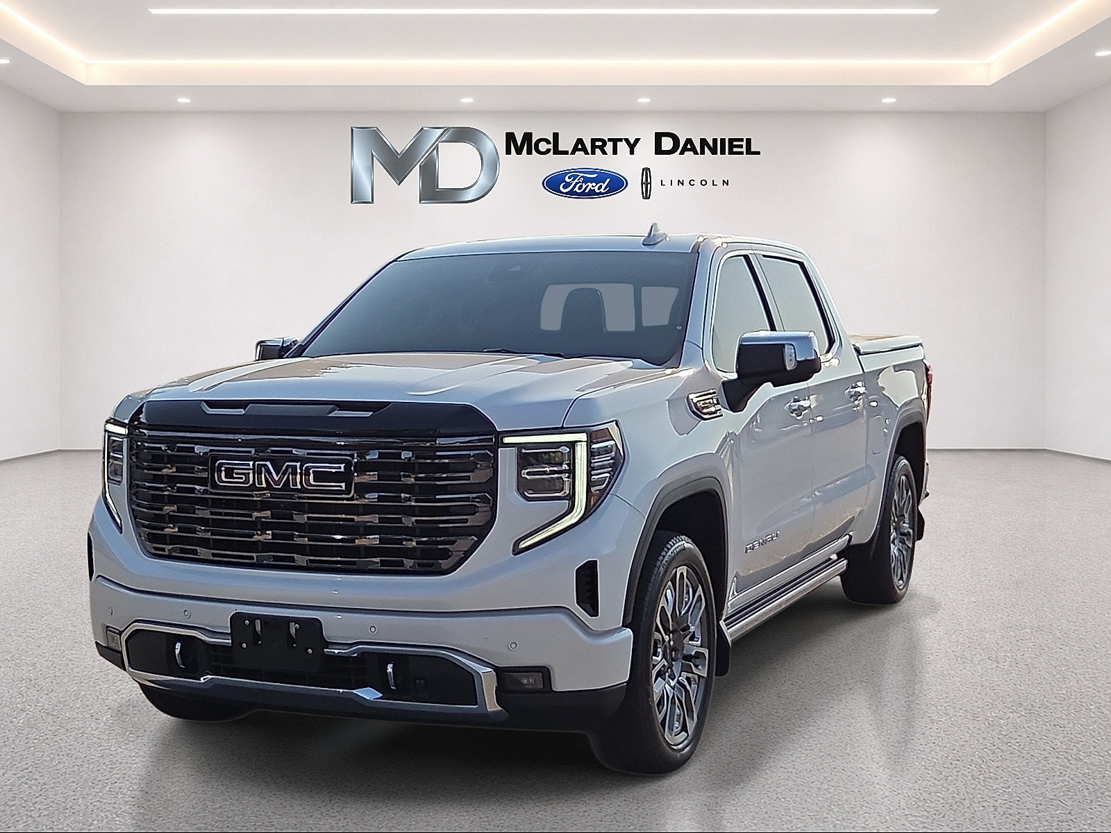 Used 2025 GMC Sierra 1500 Denali Ultimate AWD/4WD image 2