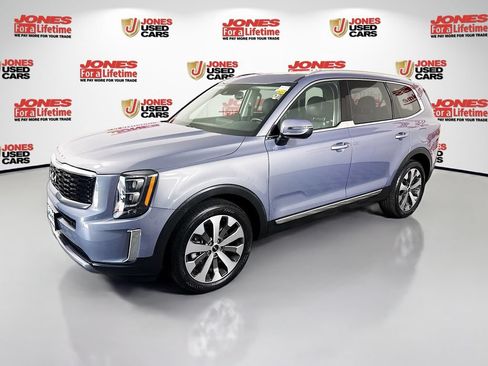 Certified 2022 Kia Telluride EX w/ EX Premium Package AWD/4WD image 15