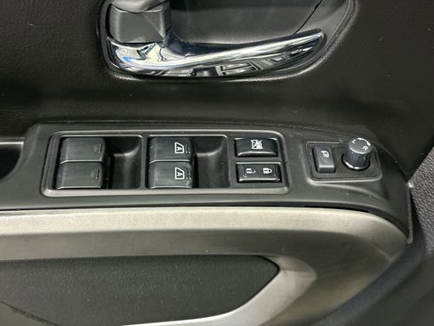 Used 2015 Nissan Armada Platinum image 16