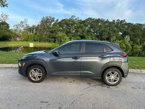 Used 2021 Hyundai Kona SE FWD image 3