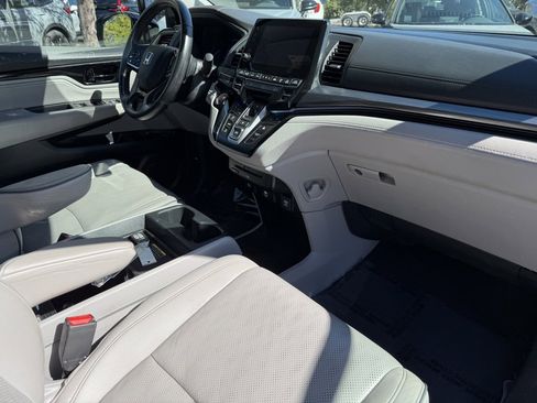 Used 2022 Honda Odyssey Elite image 11