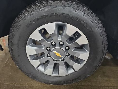 Used 2024 Chevrolet Silverado 2500 Custom w/ Custom Value Package image 28