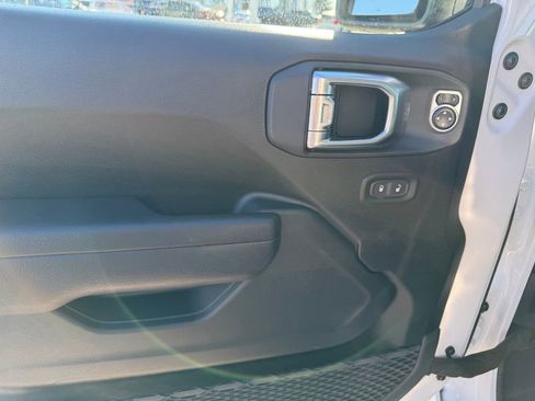 Used 2024 Jeep Gladiator Sport image 10