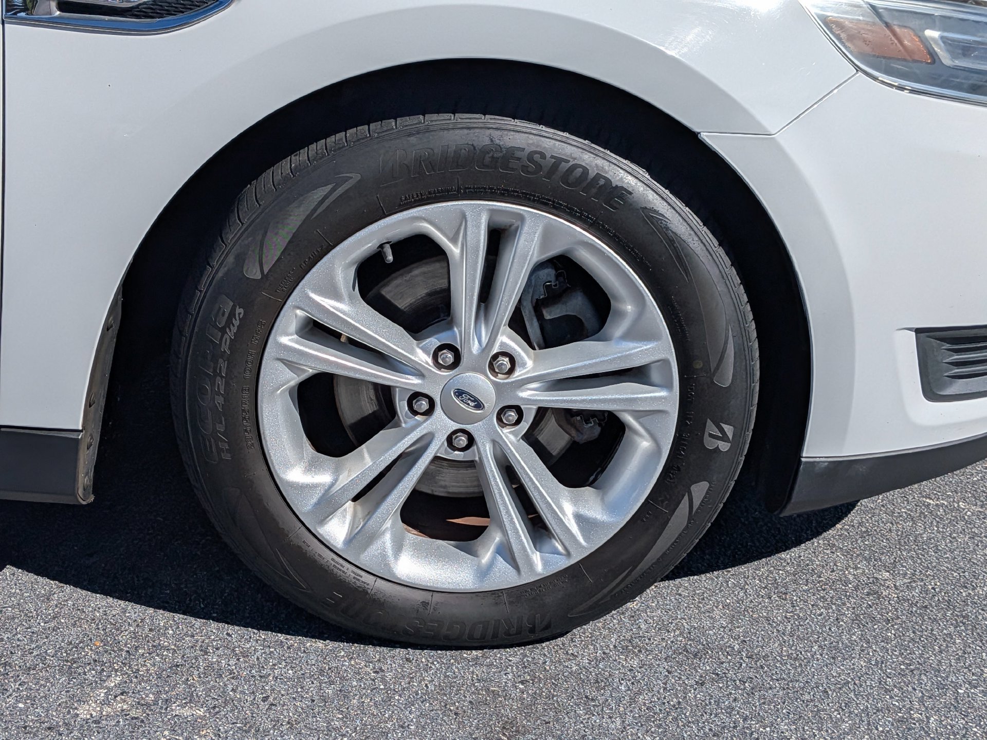 Used 2015 Ford Taurus SE FWD image 14
