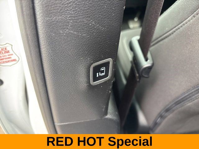 Used 2023 Chrysler Pacifica Touring FWD image 29