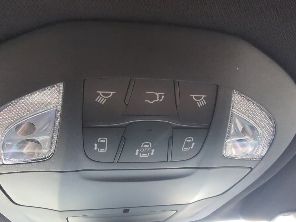 Used 2025 Chrysler Pacifica Select FWD image 24