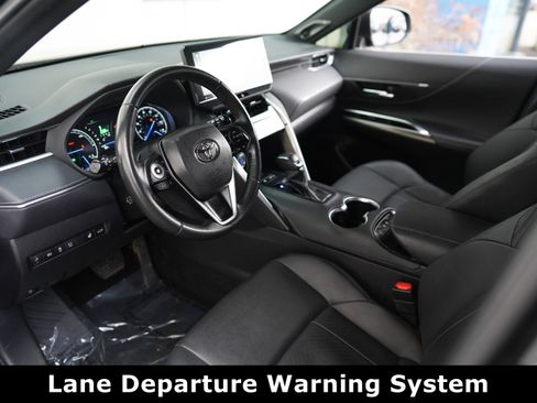 Used 2022 Toyota Venza Limited image 4