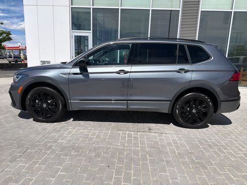 Certified 2022 Volkswagen Tiguan SE R-Line image 3