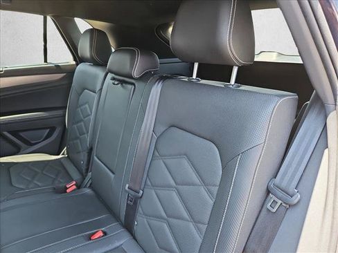 Used 2025 Volkswagen Atlas Cross Sport SE FWD image 19
