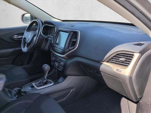Used 2016 Jeep Cherokee Latitude w/ Comfort/Convenience Group image 20