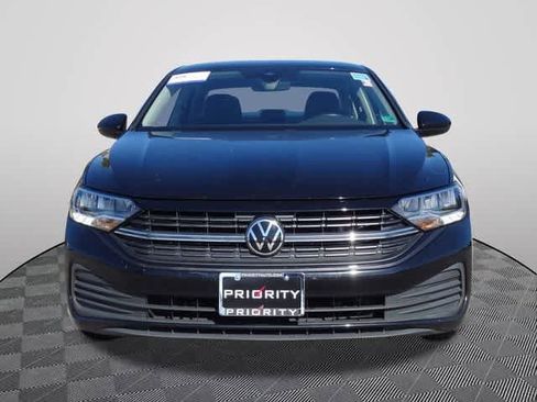 Used 2024 Volkswagen Jetta SE image 5