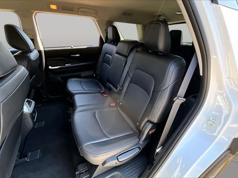 Used 2025 Nissan Pathfinder SL w/ Cargo Package AWD/4WD image 18