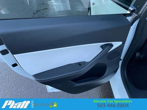 Used 2021 Tesla Model Y Long Range image 32