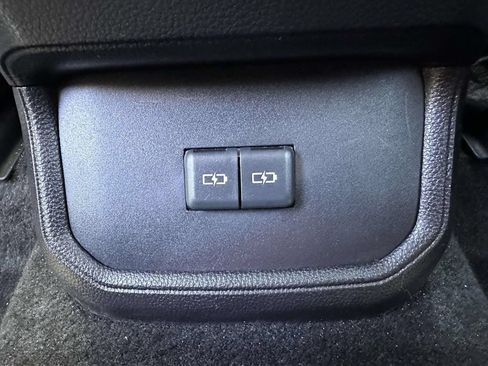 Used 2023 Toyota Highlander XLE AWD/4WD image 16