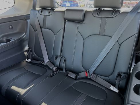 New 2025 Honda Pilot EX-L image 14