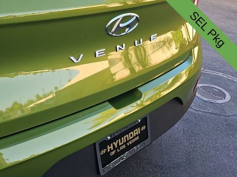 Used 2023 Hyundai Venue SEL FWD image 11