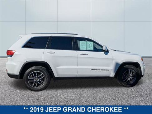 Used 2019 Jeep Grand Cherokee Laredo w/ Laredo X Package image 6