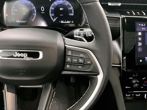 Used 2025 Jeep Grand Cherokee Laredo X w/ Luxury Tech Group I AWD/4WD image 24