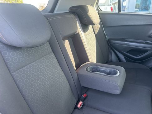 Used 2022 Chevrolet Trax LS w/ Tint and Cruise Package image 24