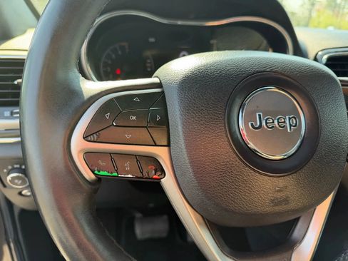 Used 2019 Jeep Grand Cherokee Limited image 14