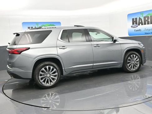 Used 2023 Chevrolet Traverse Premier image 6