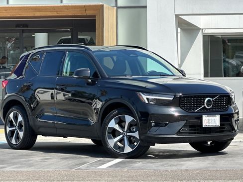 Certified 2026 Volvo XC40 B5 Plus AWD/4WD image 2