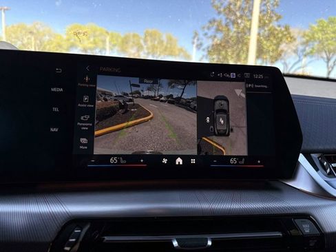 Used 2025 BMW X2 xDrive28i w/ Technology Package image 25