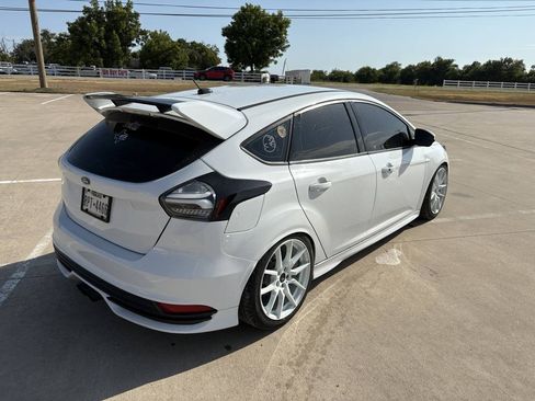 Used 2017 Ford Focus ST FWD image 5