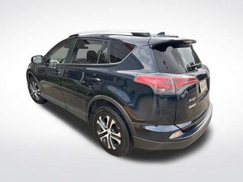 Used 2017 Toyota RAV4 LE FWD image 3