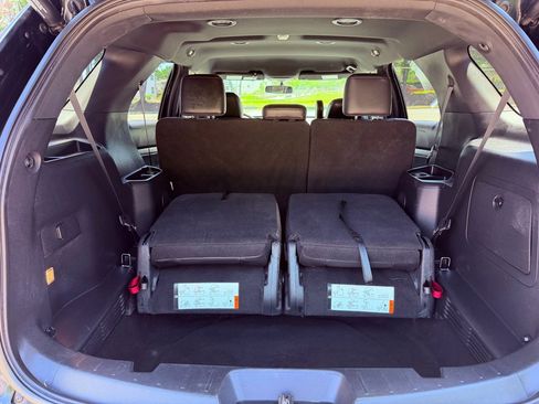 Used 2017 Ford Explorer XLT w/ Equipment Group 202A AWD/4WD image 10