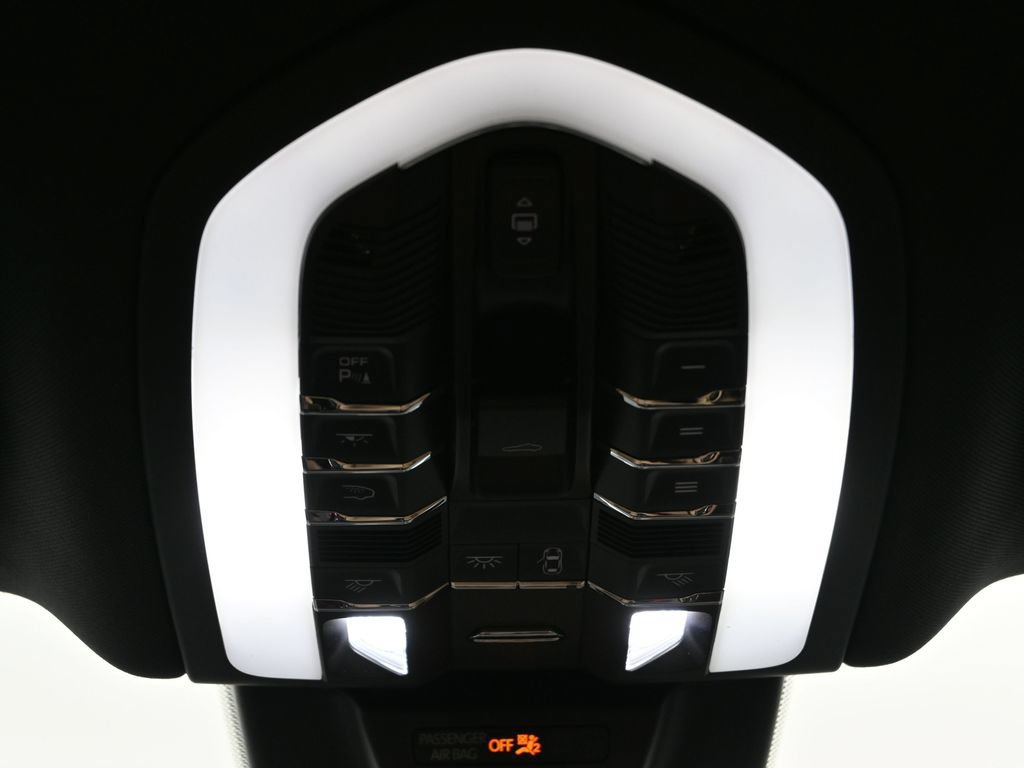 Certified 2026 Porsche Macan AWD/4WD image 25