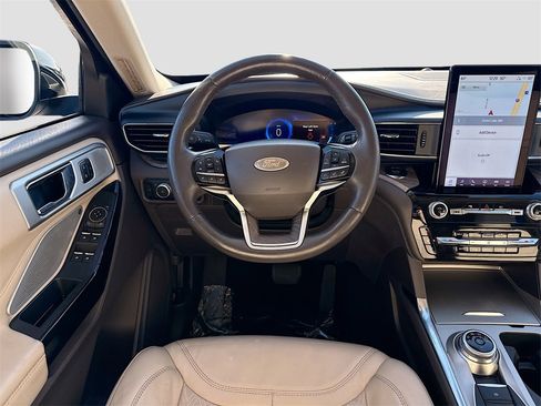 Certified 2022 Ford Explorer Platinum w/ Equipment Group 601A image 19