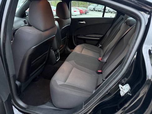 Used 2019 Dodge Charger SXT RWD image 18