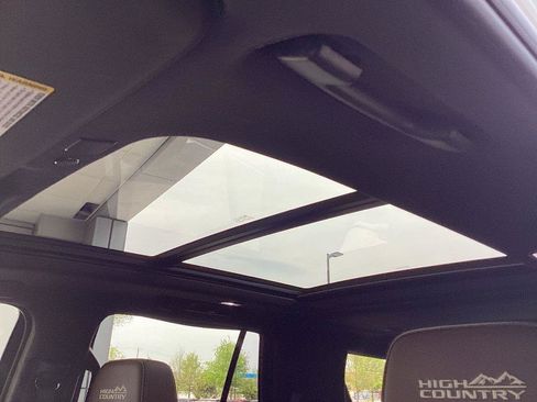 Used 2022 Chevrolet Tahoe High Country AWD/4WD image 4