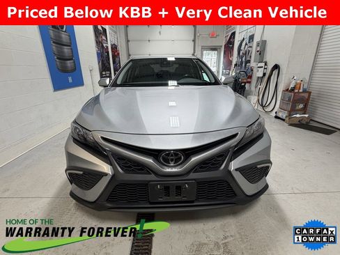 Used 2024 Toyota Camry SE image 2