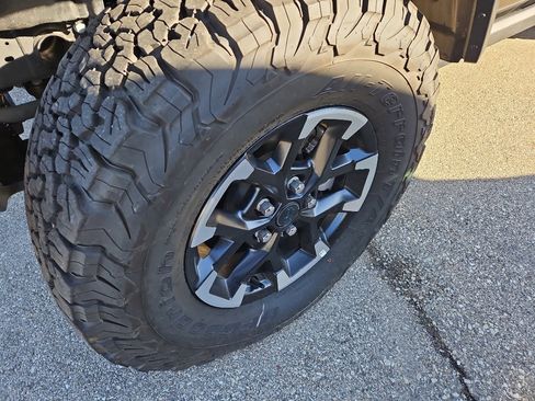 Used 2025 Jeep Wrangler Unlimited Rubicon 4xe w/ Convenience Group image 4