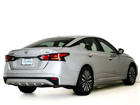 Used 2024 Nissan Altima 2.5 SV FWD image 6