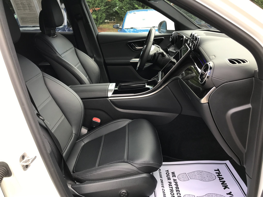 Used 2024 Mercedes-Benz GLC 300 4MATIC image 31