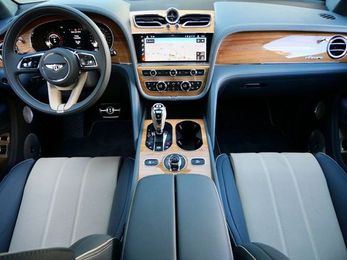 Used 2025 Bentley Bentayga AWD/4WD image 4