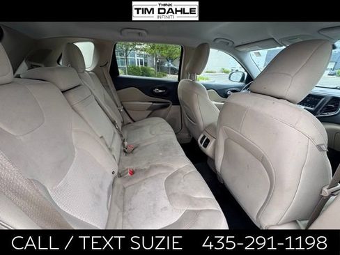 Used 2019 Jeep Cherokee Latitude w/ Popular Appearance Group FWD image 13