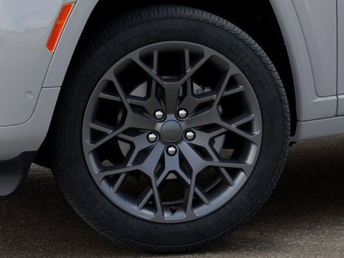 New 2026 Jeep Grand Cherokee Summit image 8