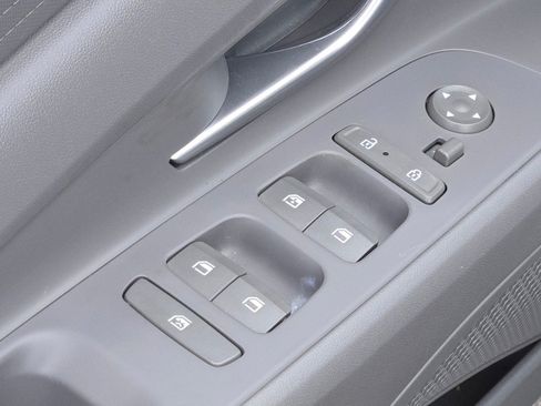 Used 2024 Hyundai Elantra SEL FWD image 19