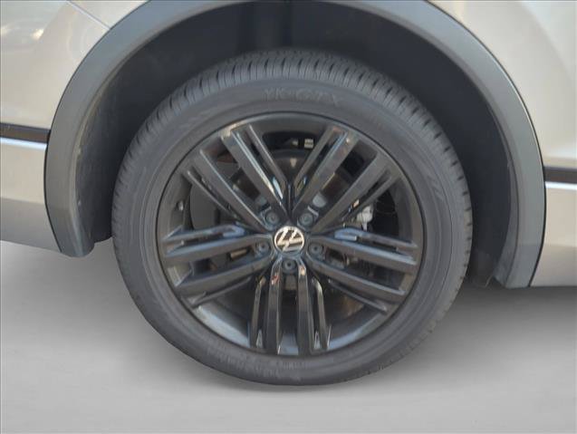 Used 2022 Volkswagen Tiguan SE R-Line FWD image 7