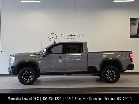 Used 2025 GMC Sierra 2500 AT4X AWD/4WD image 4
