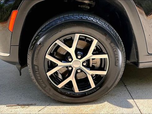 Used 2025 Jeep Grand Cherokee L Limited image 29